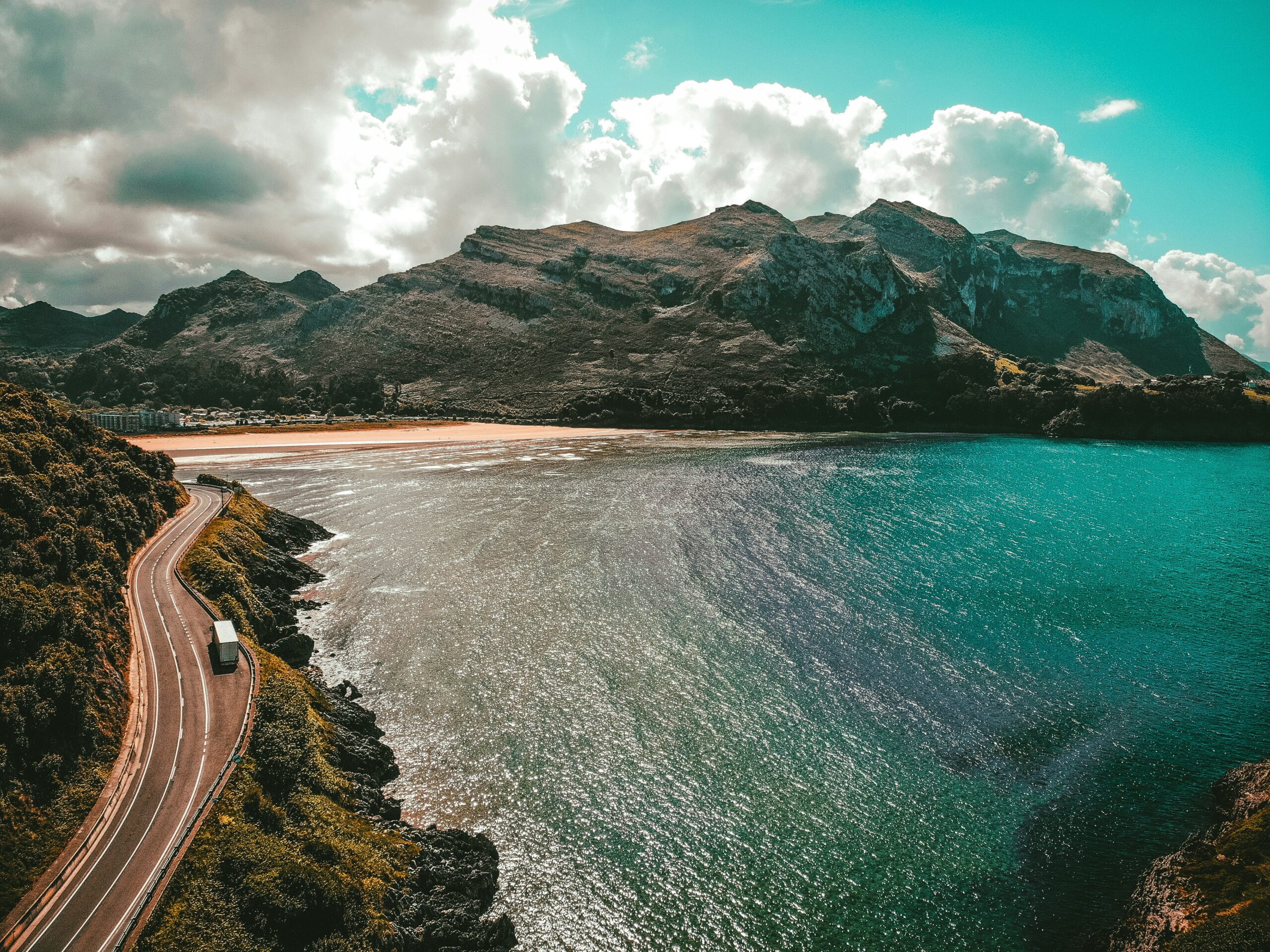 Designing a coastal tourism corridor: Structuring a multi-stop destination experience